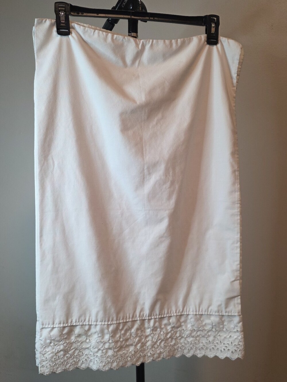 VTG Martha Stewart Lace trimmed pillow cases set of 2